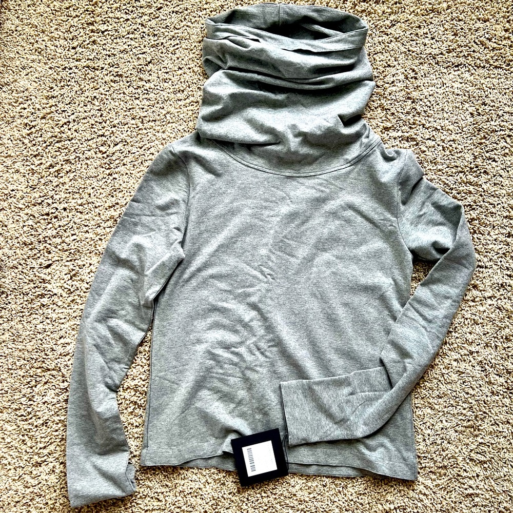 Norma Kamali turtle neck sz M NWT